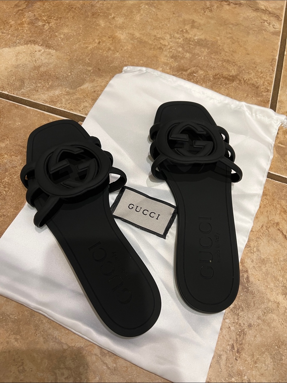 Gucci Black Rubber Interlocking G Slide Sandals size 7 with dust bag - Picture 2 of 8